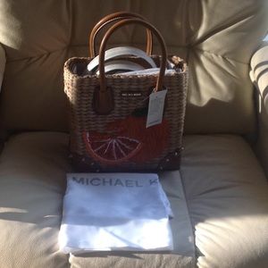 Michael Kors Malibu nat/tangerine straw bag
